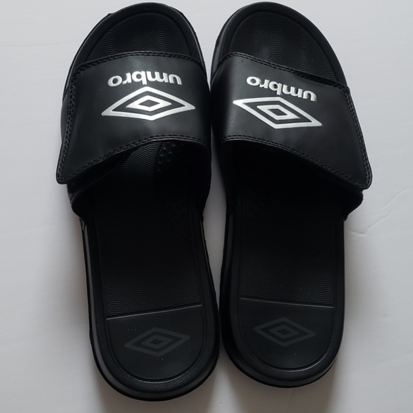 umbro flip flops
